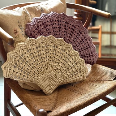 Handmade in Denmark: 1940s style crochet fan shaped clutch! 