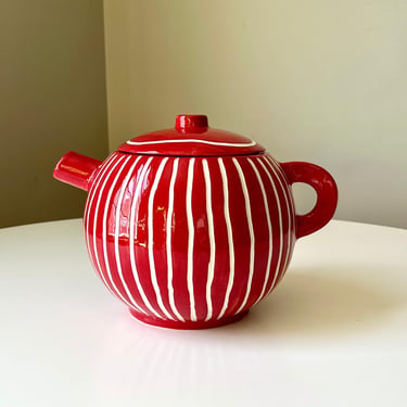Feba Italia Red Porcelain Teapot with an Etched Vertical Line Pattern 