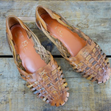 Vintage brown leather sandals size 8, 80s 90s woven huarache style slip on shoes, boho hippie flats with rubber sole, preppy casual fashion 