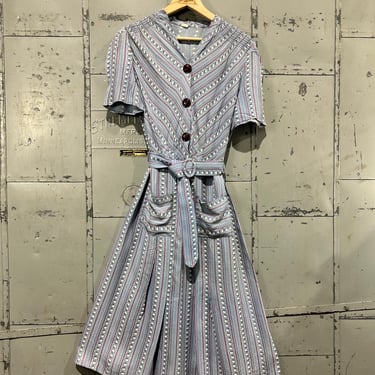 True Vintage 1940's Farmwife Day Dress Floral Sun Dress Traditional Cottagecore Prairie 