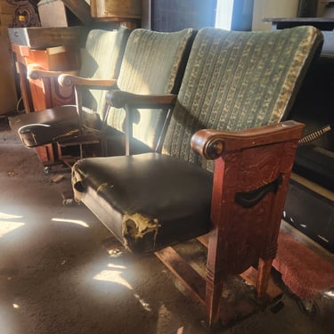 Decorative Green Velvet Theater Chairs 66.5 x 36.5 x 22