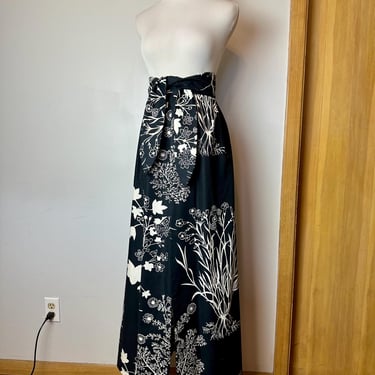 70’s long Full length A-line skirt~ Black & White Botanical with sash/ SMALL 