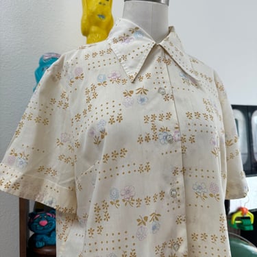 Vintage 50s Ditsy Floral Bohemian Cotton Short Sleeve Blouse Daisy Print, 70s Spring Floral and Polka Dot Wingtip Collar Boxy Blouse Unisex 
