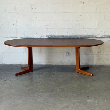 Teak Extendable Round Pedestal Dining Table Danish Mid-Century Modern 1960s 