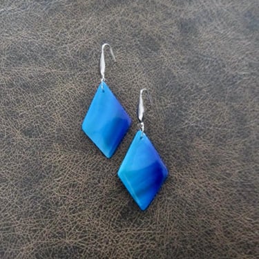 Simple blue mother of pearl shell earrings 