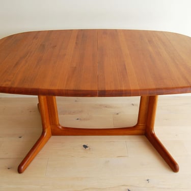 Danish Modern Solid Teak Expandable Dining Table with 2 Leaves by Gudme Mobelfabrik 