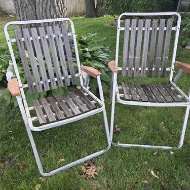 Vintage Pair of Wood Slat Aluminum Folding Garden/Lawn Lounge Chairs 