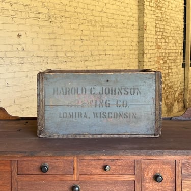 Vintage Harold Johnson Brewing Crate Lomira, WI 