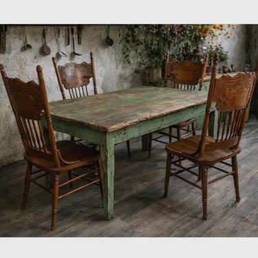 CUSTOMER ELIZABETH Vintage wood rustic dining table . Distressed and 4 chairs 
