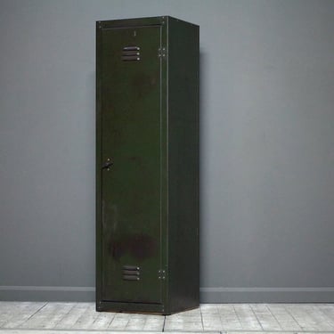 Customisable single door vintage vented locker with T knob. 