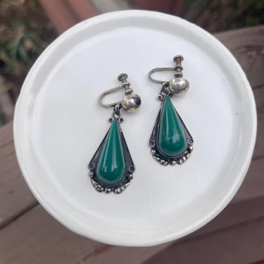 Vintage 1940s-1950s Mexican Modernist Sterling Silver Teardrop Earrings w Green Onyx | Art Deco, Western, Tribal, Screw Back 