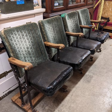 Decorative Green Velvet Theater Chairs 23 x 24 x 38