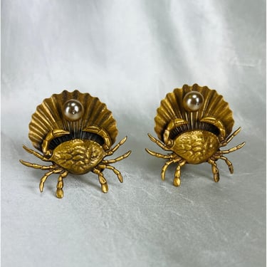 Vintage Joseff Of Hollywood Crab Oyster Shell  Pearl Clip On Earrings Gold Tone 