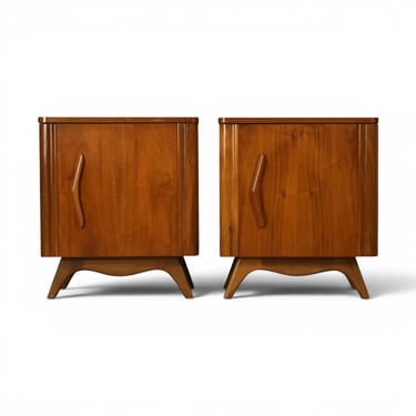 Young Manufacturing Vintage Sculptural Mid Century Modern Pair of Nightstands c. 1960s 
