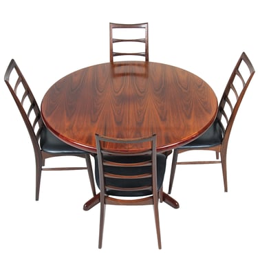 Danish Rosewood Round to Oval Expanding Dining Table w. 2 Leaves