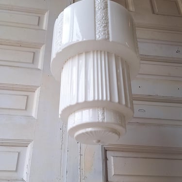 Art Deco Floral Skyscraper Pendant Light: Tiered Glass Shade 