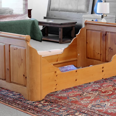 Twin Vintage Pine Daybed