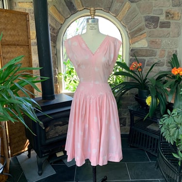 Vintage 1950s Pink and White Paisley Cotton Summer Sundress, Fifties Rockabilly Full Skirt Sun Dress, Vintage Summer Garden Party Dress 