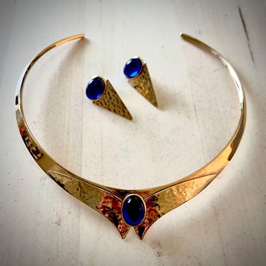 Vintage 80s Goldtone Hammered collar necklace Purple Oval Glass Stone Matching Earrings 