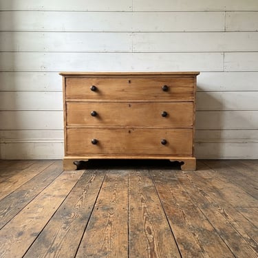 Vintage Scrubbed Pine Dresser