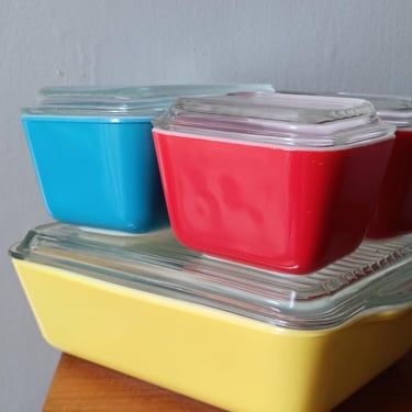 Pyrex Primary Colors Refrigerator Set 4 piece plus lids 