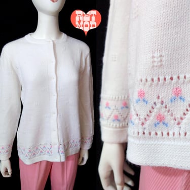 Sweet Vintage 60s 70s White Cardigan with Little Pastel Pink Blue Flowers 