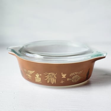 Pyrex Early American small covered dish light brown and gold with lid 