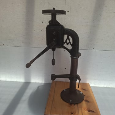 Vintage Hand Crank Drill Press, Manual Bench Pillar Drill, Cast Iron Industrial Workshop Decor, Old Tool Display 