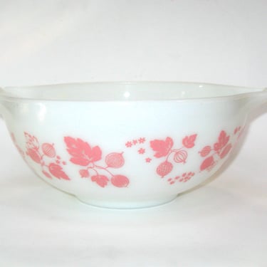 Pyrex PINK GOOSEBERRY #443 Cinderella 2.5 QT Nesting Mixing Bowl; Vintage Mid Century Kitchen Glass 