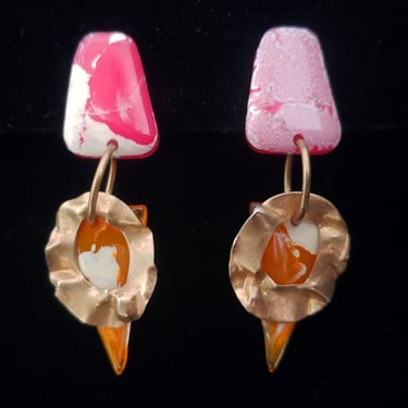 1980s Hot Pink and Orange Plastic Clip-On Earrings | 80s Vintage Gold Tone and Plastic Clip On Earrings 