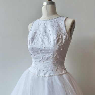 1990s Vintage Wedding Dress | Ivory Tulle Ball Gown | Embroidered Bodice Bridal Gown | 90s Vintage Bridal Dress | Romantic Wedding Gown 