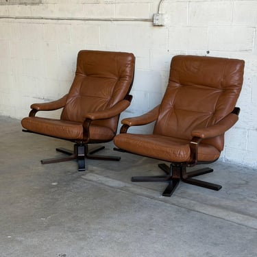 Pair of Brown Leather Swivel Lounge Chairs Danish Mid-Century Modern 1970s 