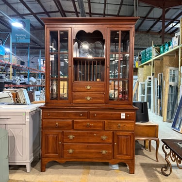 Kincaid Furniture Solid Wood 2-Piece China Cabinet and Hutch with Lighting