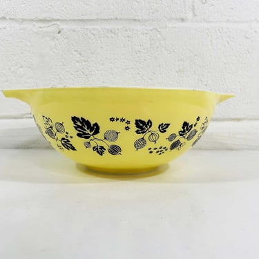 Vintage Pyrex Yellow Gooseberry Cinderella Bowl 444 Mid-Century Mixing 1960s 