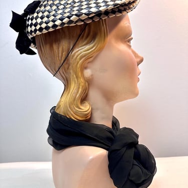 40’s 1950’s  black & white mini checker pattern woven Raffia hat~ Very stylish ~elastic hat keeper 