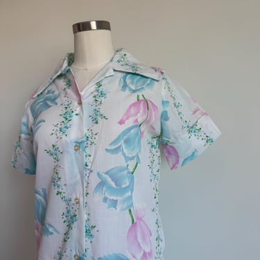 Vintage 50s Bold Pastel Watercolor Tulip Floral  Cotton Short Sleeve Blouse, 70s Spring Floral  Wingtip Collar Boxy Blouse Front Pockets 