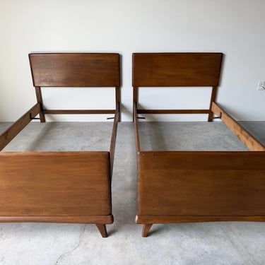 1960s Vintage Heywood-Wakefield Mid-Century Modern Twin Bed Frames – A Pair 
