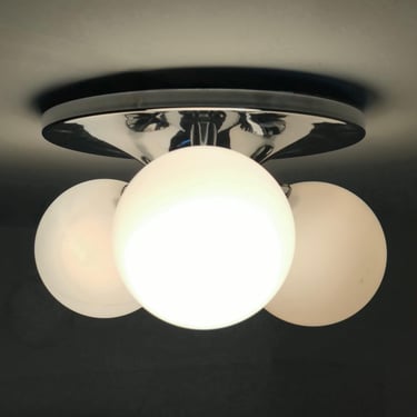 Space age Ceiling or wall lamp / Italy, 1970s / modern ceiling lamp / wall lamp / sphere / chrome / frosted glass 