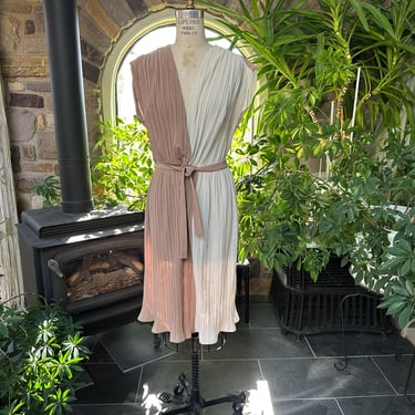Vintage 1970s Ivory and Beige Crystal Pleated Color Blocked Dress 