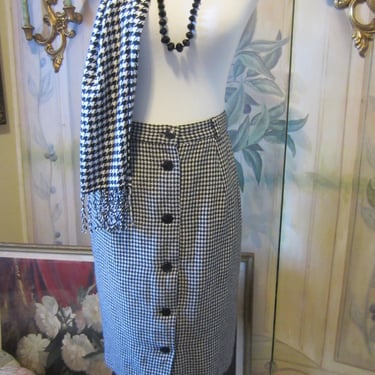 Houndstooth Wool Skirt, Early 1980's, Fully Lined Classic, Front Button, Wool And Acrylic ,Secretary, Teacher, Salesgirl Skirt/28 Inch Waist 