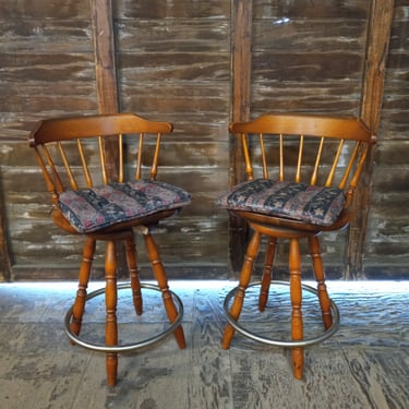 Pair of Captains Bar Chairs 21.25 x 36.5 x 17