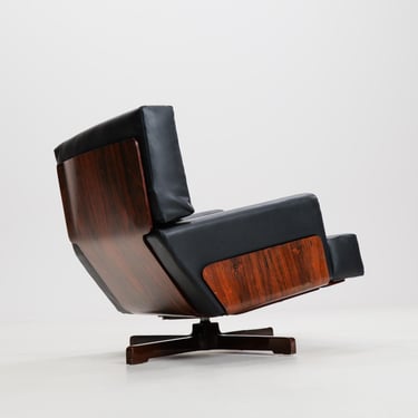 Swivel Rosewood Model 401 Armchair by Menilio Taro for Cinova, 1960s 