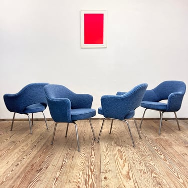 Mid Century Vintage Dining Chairs by Eero Saarinen for Knoll, Executive Conference Chairs or Lounge Chair with Boucl&eacute; Upholstery, Set of 4 