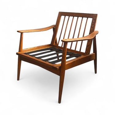 Mid-Century Modern Spindle Back Lounge Chair 