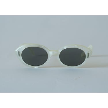 Vintage Cat Eye Sunglasses Pearly White Chunky Oval Frame Retro 80s 90s 