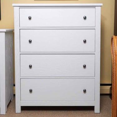 Vaughan Basset White Finish Fundamentals 4 Drawer  Chest