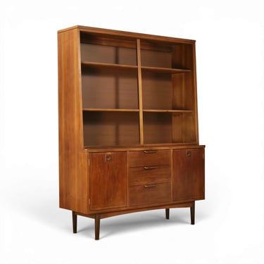 Stanley Furniture Vintage Mid Century Modern China Cabinet c. 1960s 