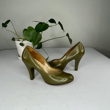 Swedish Autumns - Vintage 1950s Avocado Green Leather Pumps Shoes Heels - 7A 