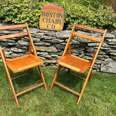 Antique Wood Folding Chairs: Shabby Chic Farmhouse Seating 