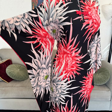 Stunning 1940's Silk Hawaiian Pake Muu by Gladys Williams with Gigantic Mums !! Size Large 